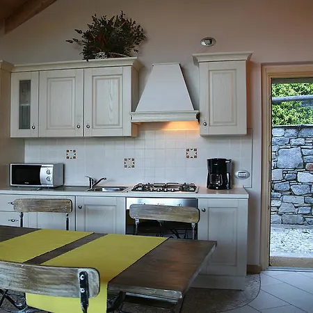 Giglio Comer Apartman *